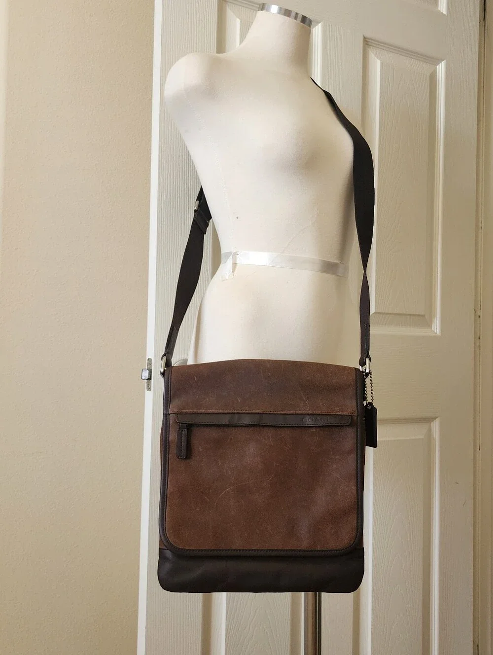 COACH VINTAGE FLAP MENS CROSSBODY BROWN DISTRESSED LEATHER F70923 - Picture 2 of 10